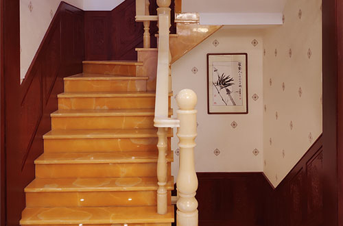 泊头中式别墅室内汉白玉石楼梯的定制安装装饰效果